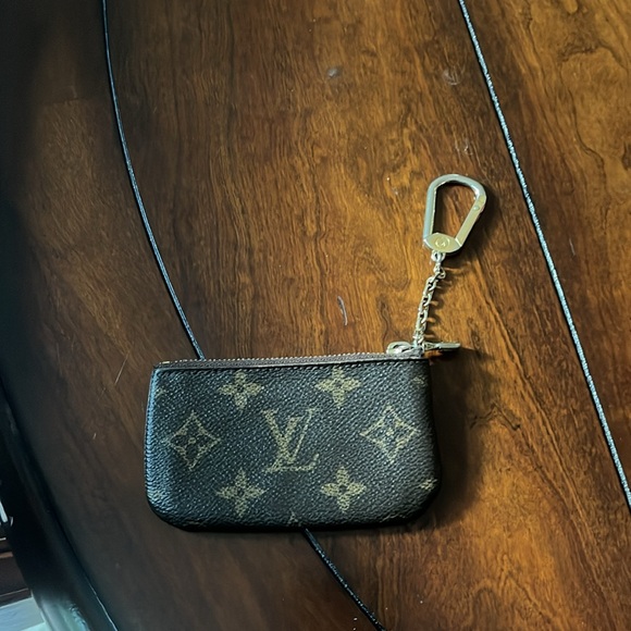 LOUIS VUITTON monogram key pouch - Picture 7 of 9